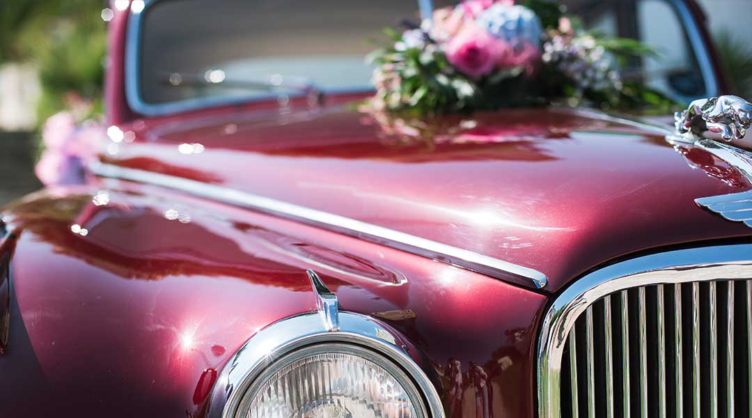 Decorare l'auto degli sposi  Decorazioni auto matrimonio, Auto matrimonio,  Sposa